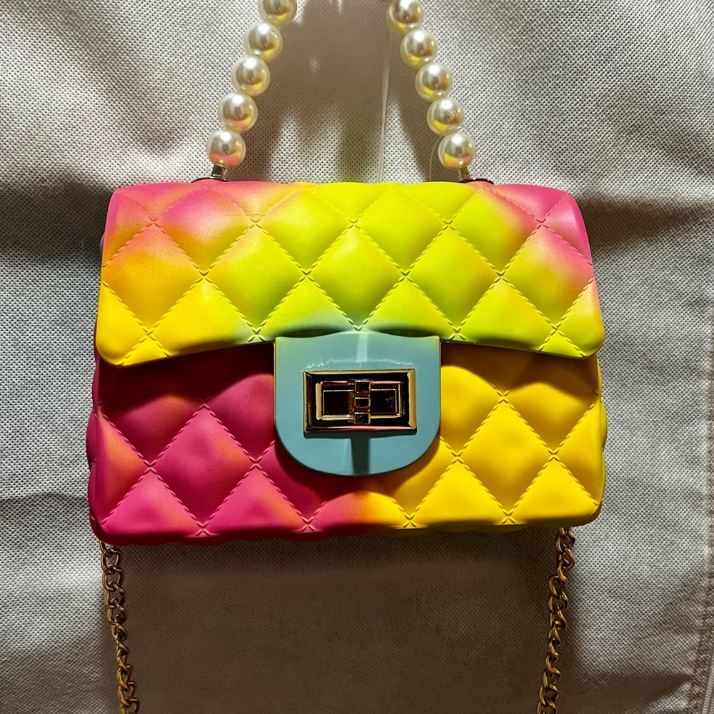 NWT Deluxity rainbow chain link rubber shoulder/handbag